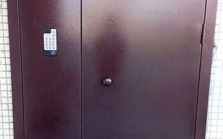металлическая дверь для подъезда с кодовым замком