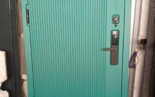 дверь входная с терморазрывом, укомплектована умным замком