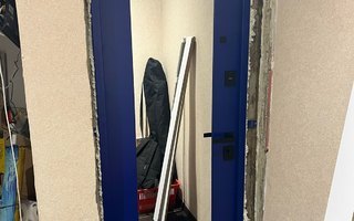 металлическая дверь в квартиру с зеркалом и отделкой МДФ - внутренняя сторона с зеркалом